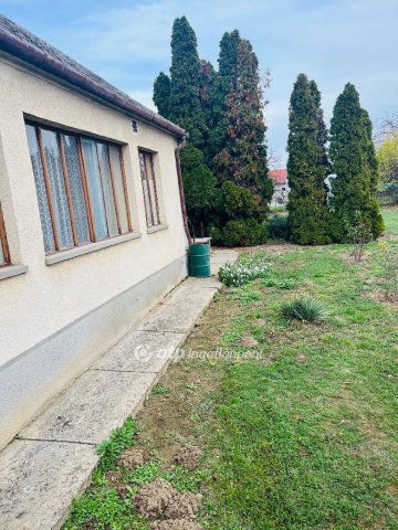 Eladó családi ház, Versenden 16.9 M Ft, 4 szobás