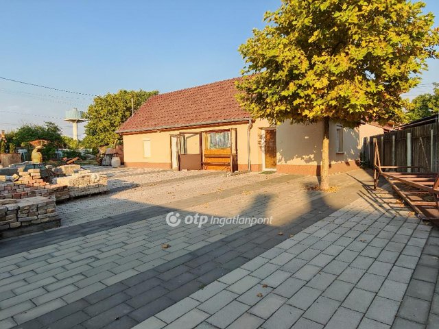 Eladó családi ház, Dömsödön 39.9 M Ft, 1 szobás