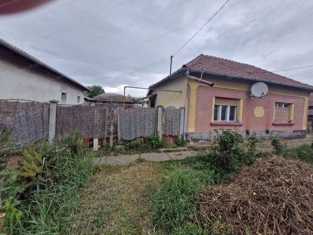 Eladó családi ház, Rákóczifalván 15.9 M Ft, 2 szobás