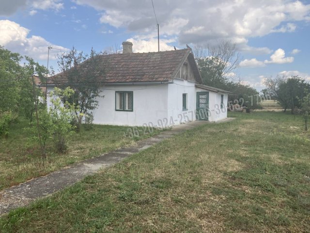 Eladó családi ház, Karcagon, Rába utcában 7.5 M Ft, 2 szobás