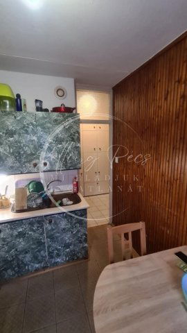 Eladó panellakás, Pécsett 46.5 M Ft, 2+1 szobás