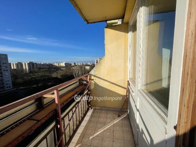 Eladó panellakás, Debrecenben 69.9 M Ft, 3 szobás