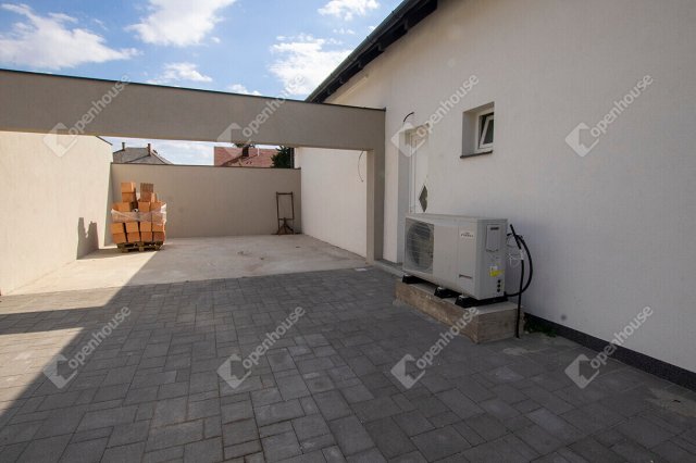 Eladó családi ház, Székesfehérvárott 114.99 M Ft, 5 szobás