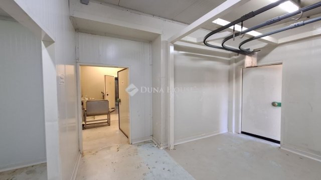 Eladó ipari ingatlan, Szolnokon, Mártírok útján 59.9 M Ft