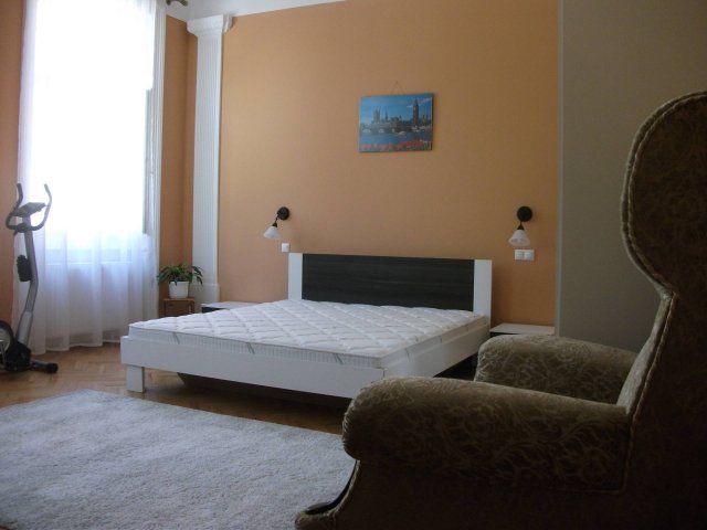 Kiadó téglalakás, albérlet, Pécsett 300 E Ft / hó, 3 szobás