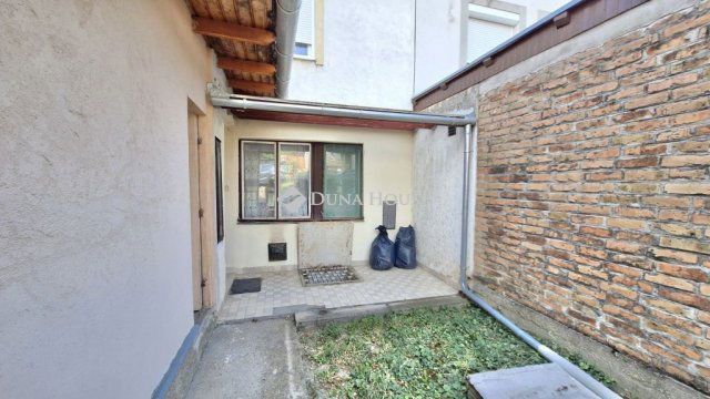 Eladó családi ház, Szekszárdon 52 M Ft, 3 szobás