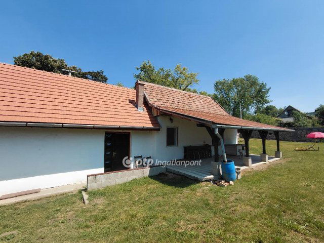 Eladó családi ház, Apcon 15.5 M Ft, 2 szobás