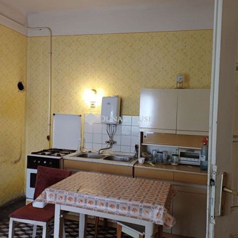 Eladó családi ház, Pécsett 39 M Ft, 3 szobás