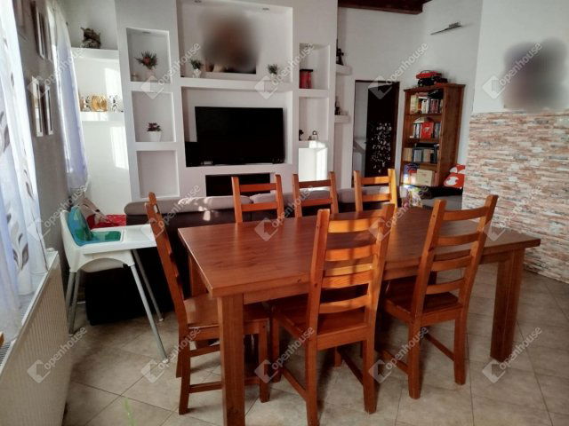 Eladó családi ház, Komáromban 69 M Ft, 4 szobás