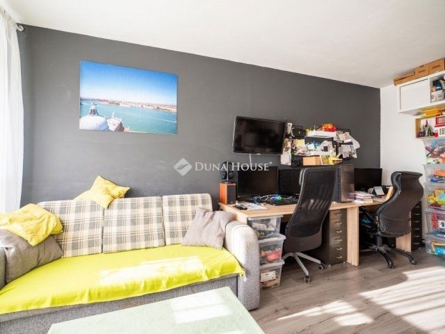 Eladó panellakás, Pécsett 43.9 M Ft, 2 szobás