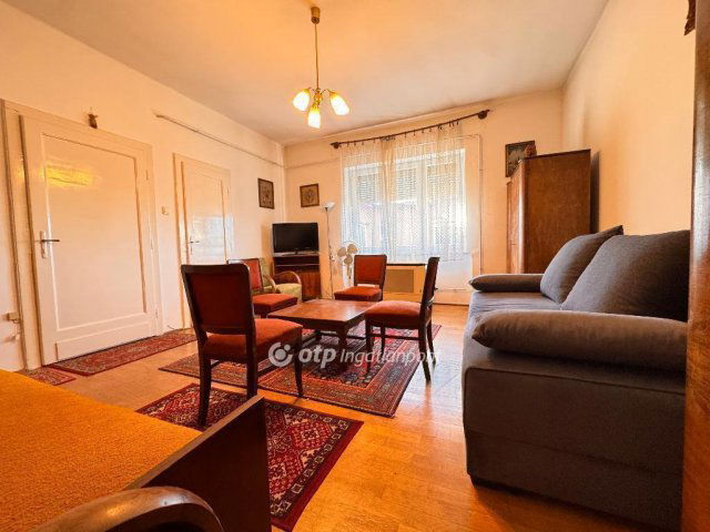 Eladó téglalakás, Pápán 24.99 M Ft, 1 szobás