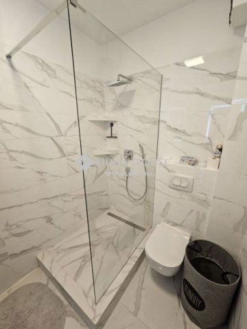 Eladó téglalakás, Pécsett 100 M Ft, 4 szobás