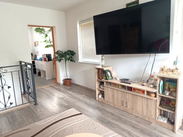 Eladó családi ház, Herenden 105 M Ft, 5 szobás