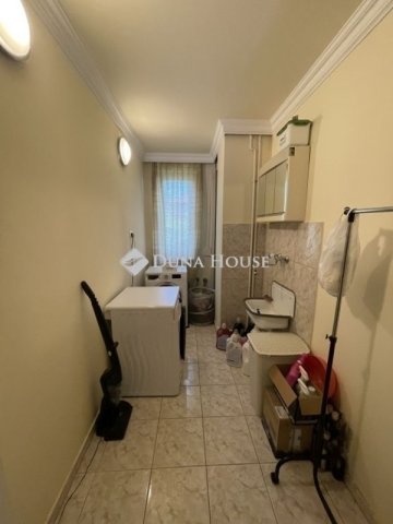 Eladó családi ház, Budapesten, XV. kerületben 200 M Ft, 7 szobás