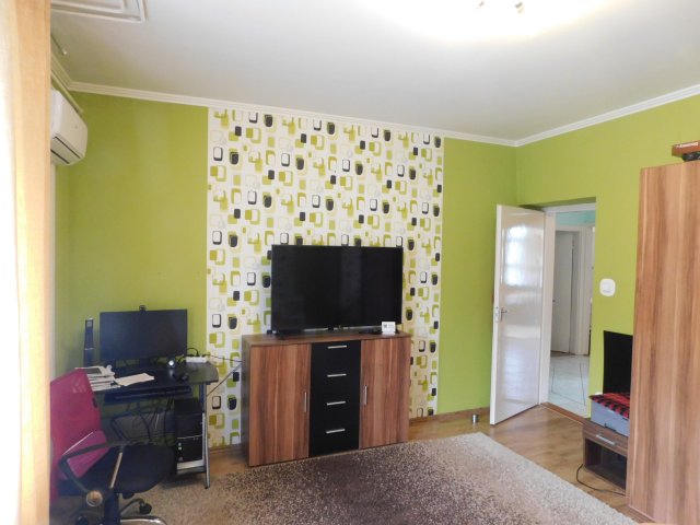 Eladó családi ház, Hévízen 83.69 M Ft, 5 szobás