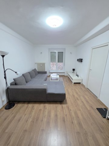 Eladó téglalakás, Dunaújvárosban, Gagarin téren 37.9 M Ft