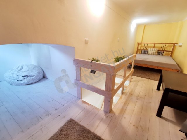 Eladó téglalakás, Budapesten, VI. kerületben, Felső erdősoron