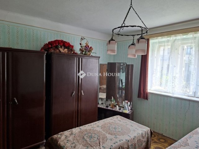 Eladó családi ház, Pázmándon 31.7 M Ft, 2 szobás