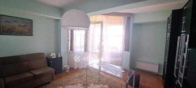 Eladó téglalakás, Mezőhegyesen 16.5 M Ft, 3 szobás