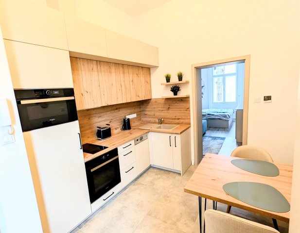 Kiadó téglalakás, albérlet, Szegeden, Béke utcában, 1 szobás