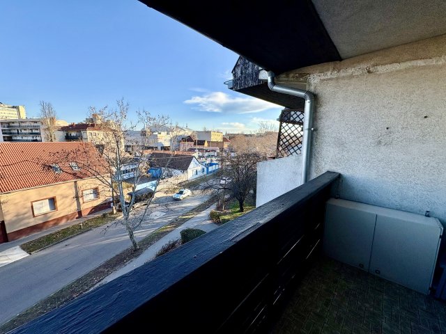 Eladó téglalakás, Szolnokon 23.5 M Ft, 1 szobás