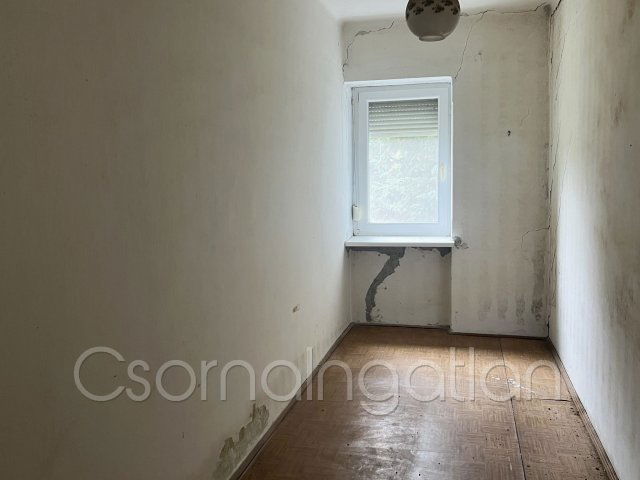 Eladó családi ház, Potyondon 13.5 M Ft, 2+1 szobás
