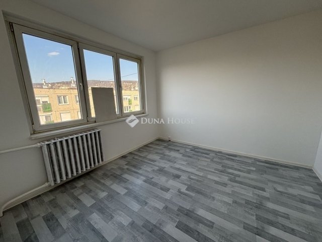 Eladó panellakás, Tatabányán 37.9 M Ft, 2 szobás