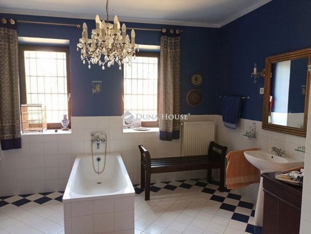 Eladó családi ház, Pákán 190.119 M Ft, 5 szobás