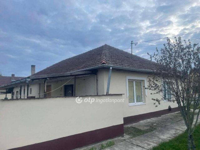 Eladó családi ház, Újkígyóson 24.85 M Ft, 4 szobás