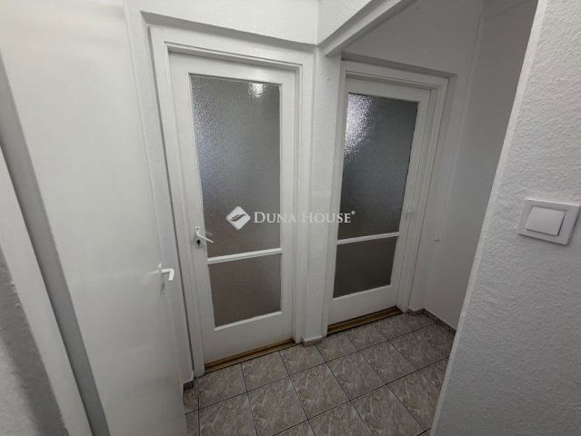 Eladó panellakás, Budapesten, III. kerületben 67.6 M Ft