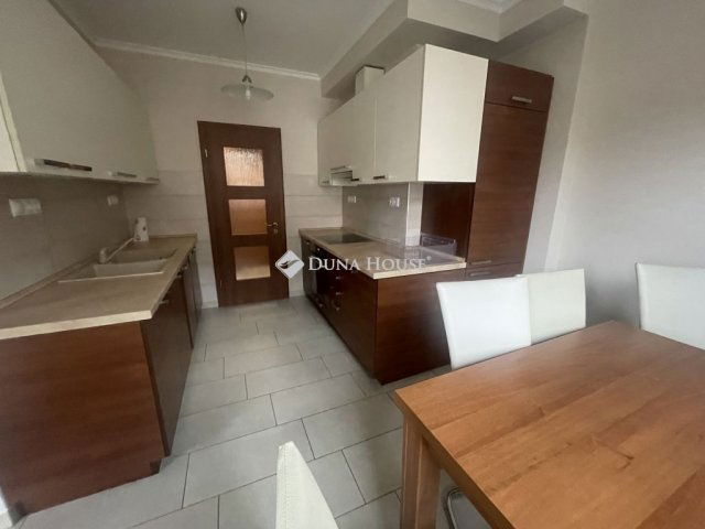 Eladó téglalakás, Kecskeméten 88 M Ft, 3 szobás