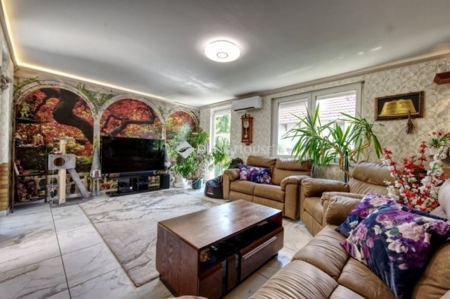 Eladó családi ház, Piliscsabán 164.9 M Ft, 7 szobás