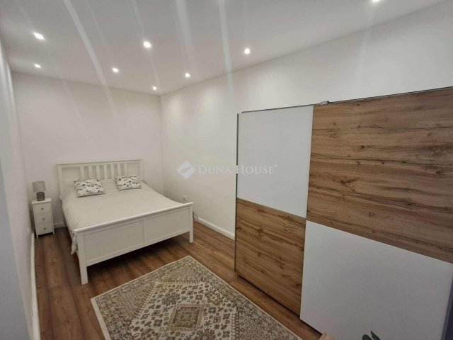 Eladó családi ház, Budapesten, XV. kerületben 58 M Ft, 2 szobás