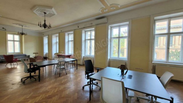 Kiadó téglalakás, albérlet, V. kerületben, Múzeum körúton