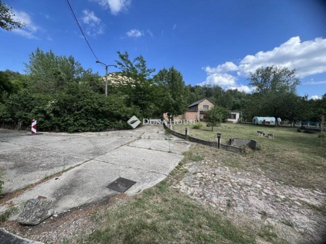 Eladó ipari ingatlan, Kesztölcön 250 M Ft / költözzbe.hu