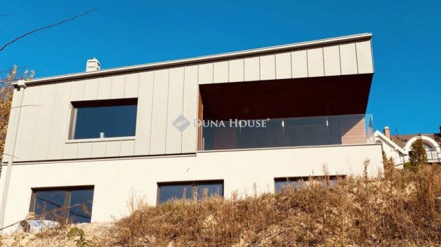 Eladó családi ház, Csömörön 253 M Ft, 4 szobás