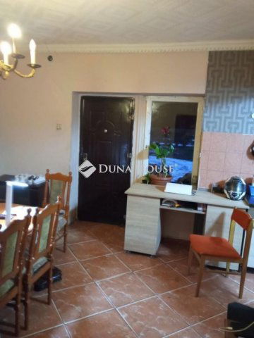 Eladó családi ház, Dombrádon 6.5 M Ft, 2 szobás