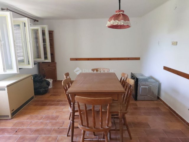Eladó nyaraló, Diósjenőn 24.9 M Ft, 2 szobás