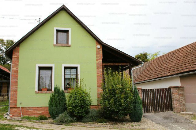 Eladó családi ház, Nagymaroson, Elsővölgy utcában 117 M Ft