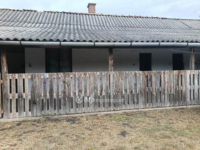 Eladó családi ház, Kabán 39 M Ft, 2 szobás