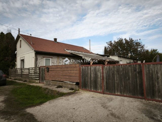 Eladó családi ház, Daruszentmiklóson 22.5 M Ft, 2 szobás