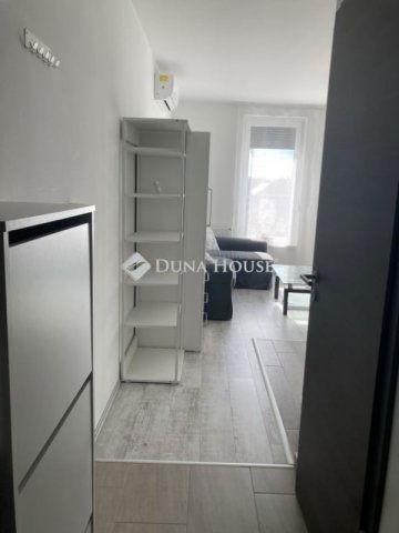 Eladó téglalakás, Pécsett 77.625 M Ft, 3 szobás