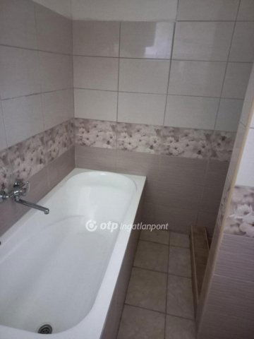 Eladó családi ház, Báron 24.5 M Ft, 4 szobás