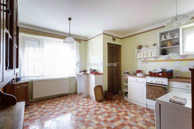 Eladó családi ház, Mosonmagyaróváron 84.99 M Ft, 6 szobás