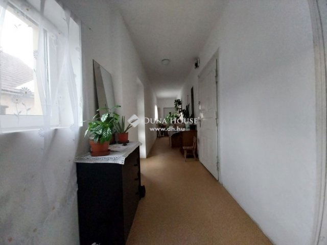 Eladó családi ház, Pakson 28 M Ft, 2 szobás