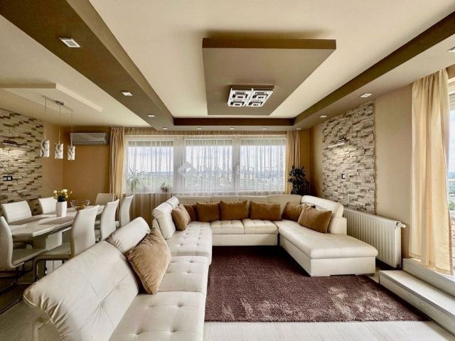 Eladó téglalakás, Pécsett 125 M Ft, 3 szobás