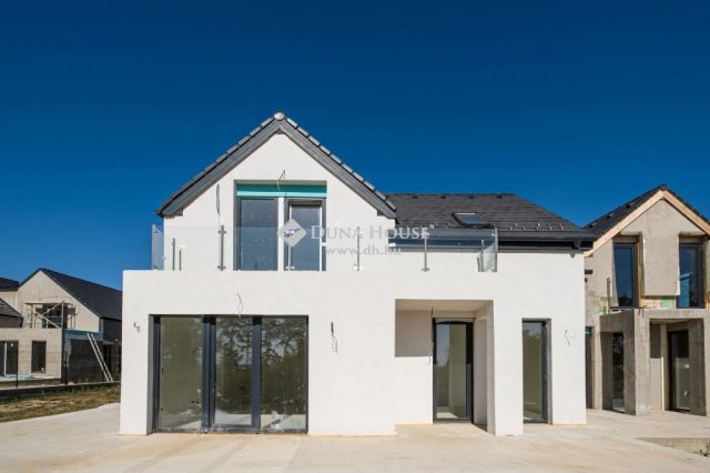 Eladó családi ház, Balatonakaliban 129 M Ft, 5 szobás