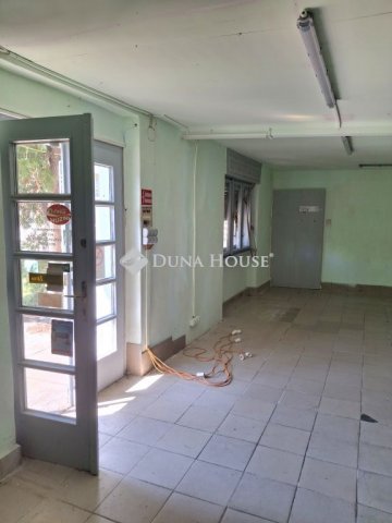 Kiadó üzlethelyiség, Gyöngyösön 80 E Ft / hó