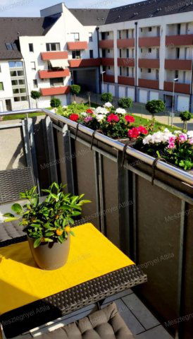 Eladó téglalakás, Sopronban 72 M Ft, 2 szobás