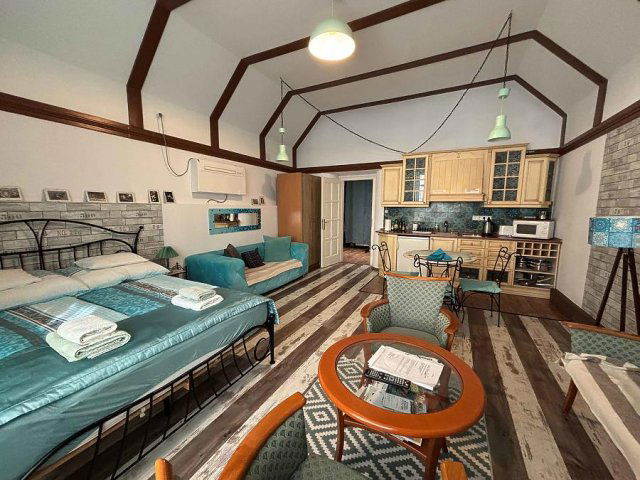 Eladó téglalakás, Budapesten, VI. kerületben, Aradi utcában